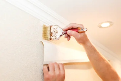 Pose de papier peint à la Celle-Saint-Cloud — revêtements muraux et toiles de verre